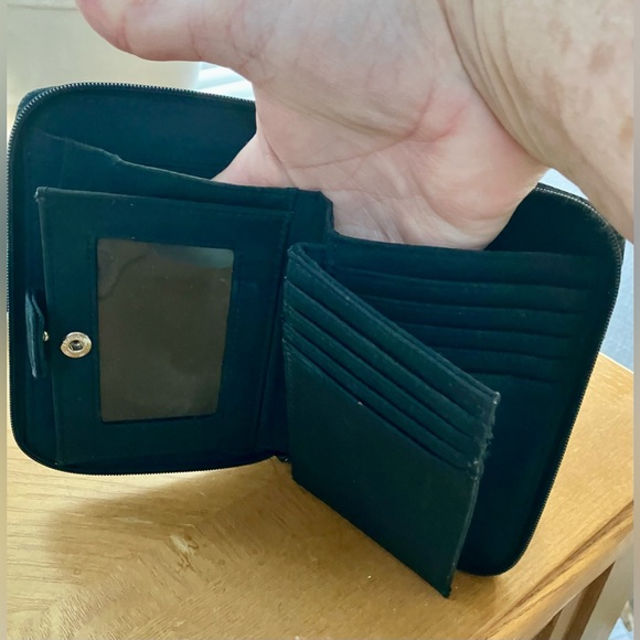 Kenneth Cole Reaction Black all Genuine Leather Wallet. 
Perfect Condition - Picture 11 of 15